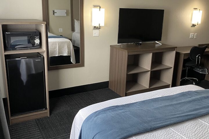 Room 7 of 16