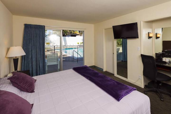 Room 32 of 46