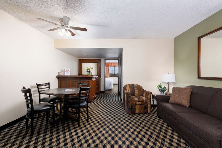 MCM Elegante Suites Abilene