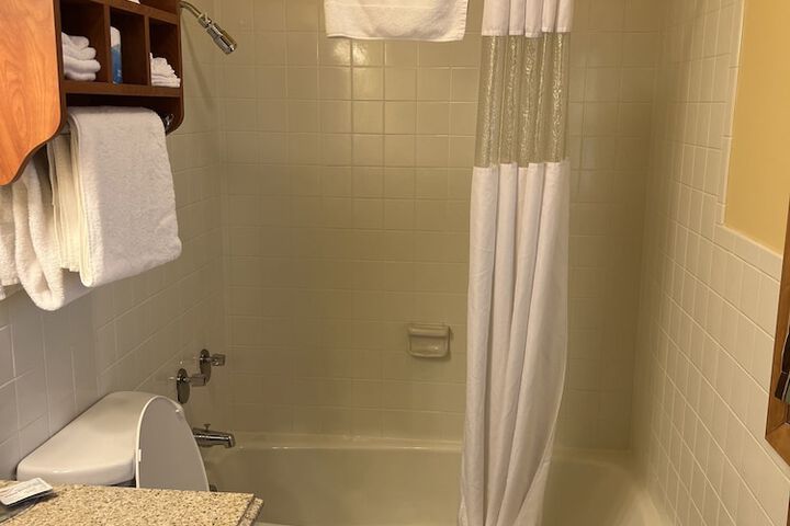 Room 116 of 443