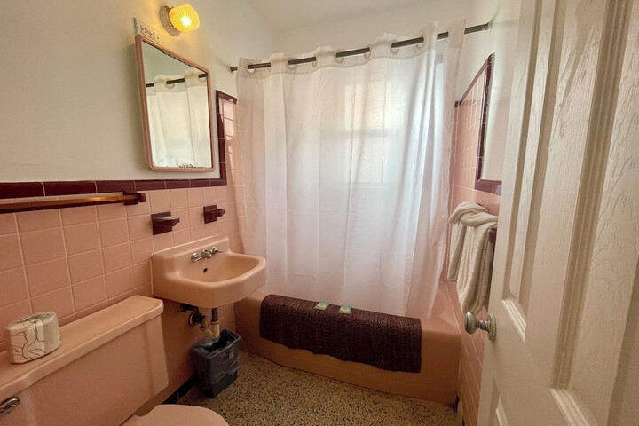 Room 18 of 28