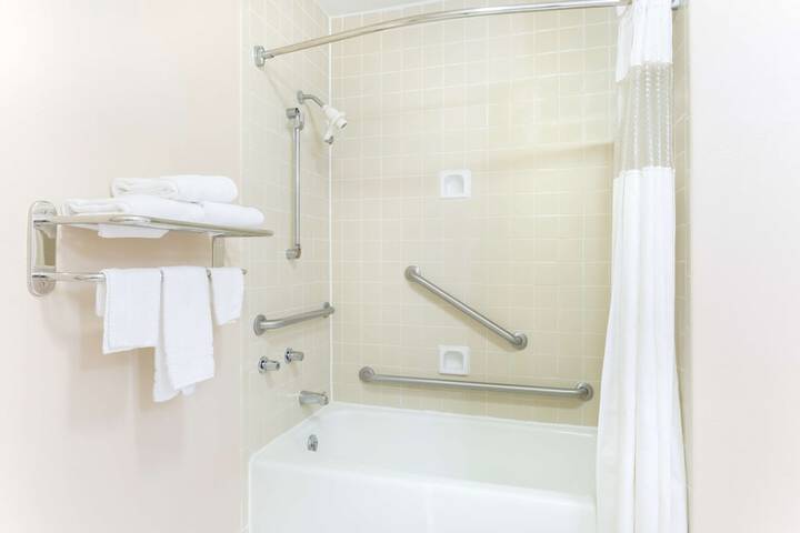 Room 5 of 27