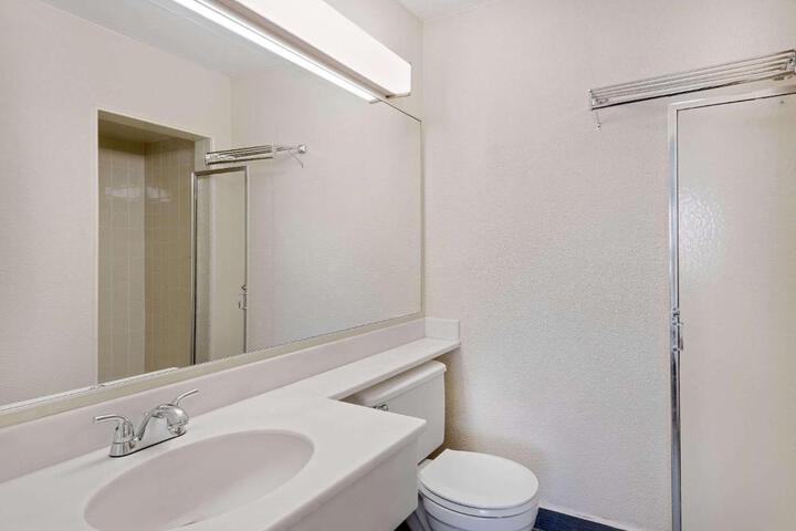 Travelodge by Wyndham Chambersburg