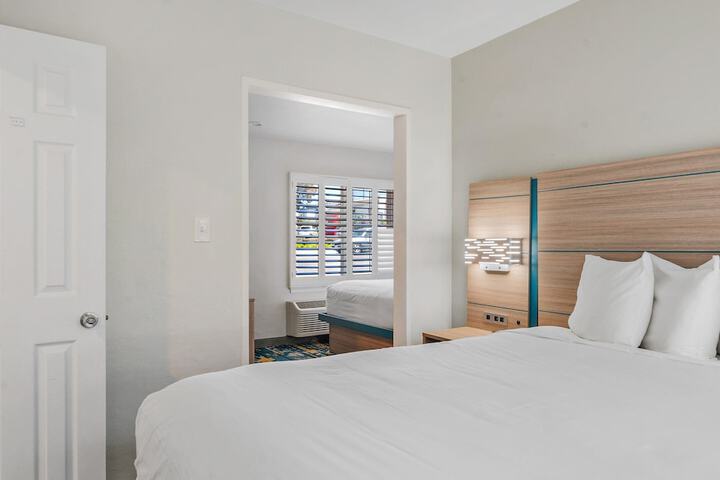 Room 34 of 64