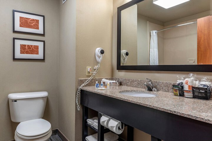 Comfort Inn & Suites Pauls Valley - City Lake