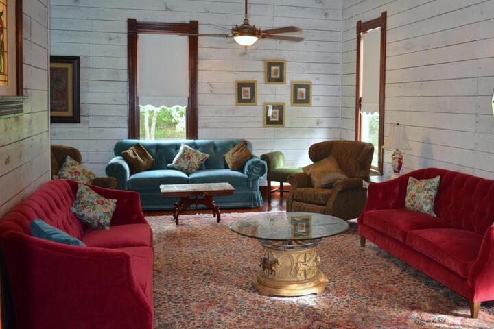 Yellow House B & B