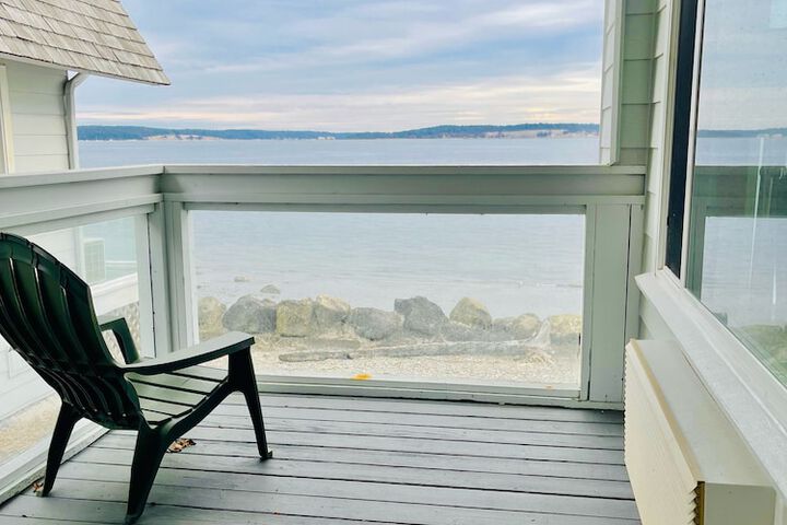 Tides Inn & Suites