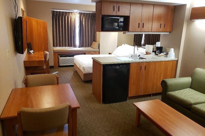 Parry Sound Inn & Suites