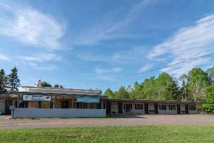 Three Lakes Motel