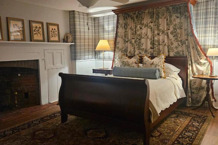 Peach Grove House