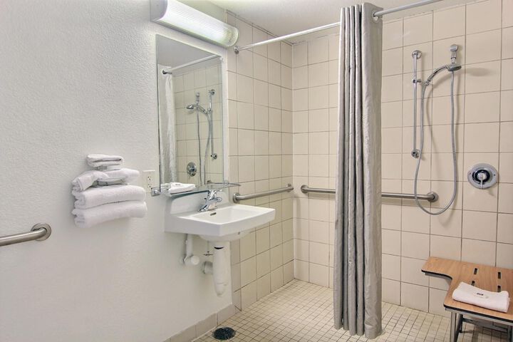 Room 13 of 40