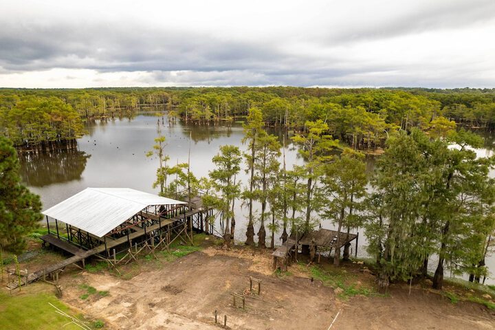 Doyline Cottage w / Large Porch & Lake Access!