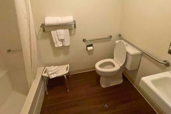 Room 28 of 44