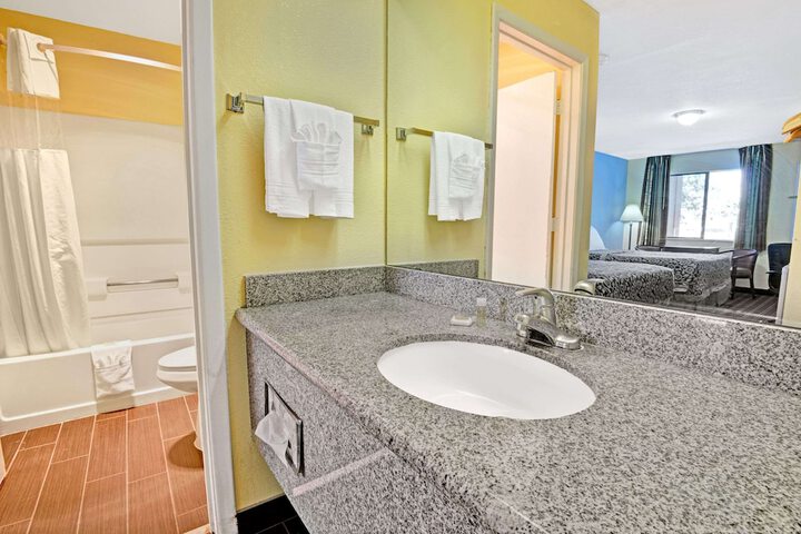 Room 10 of 17
