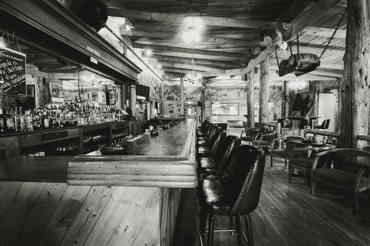 Lounge 36 of 43