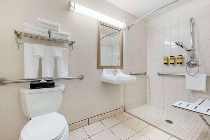 Best Western Plus Lake Elsinore Inn & Suites