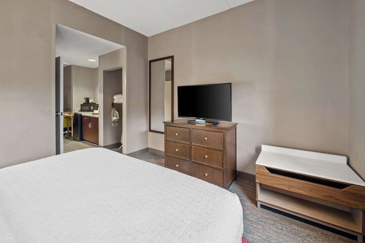 Hampton Inn by Hilton New Bedford / Fairhaven