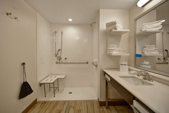 Hampton Inn & Suites Detroit / Warren