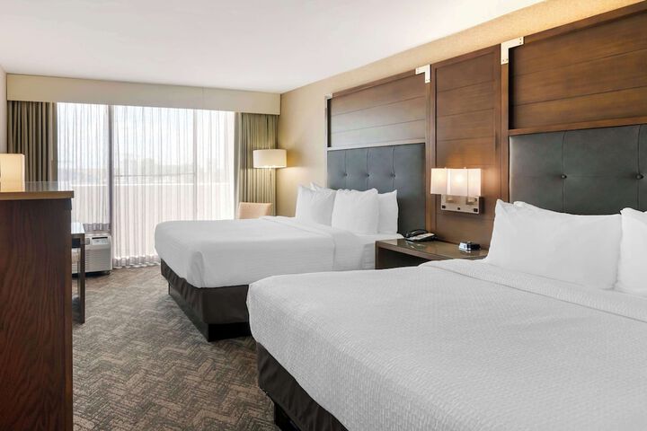 Best Western Plus Kansas City Sports Complex Hotel