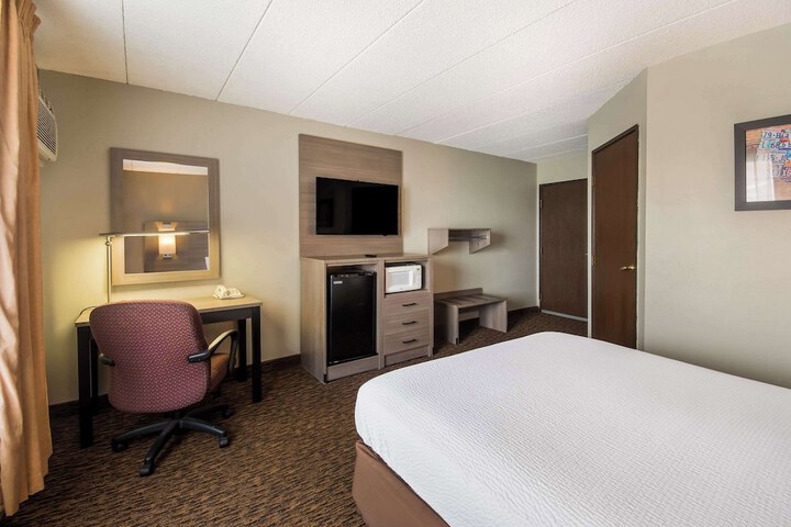 Room 25 of 48