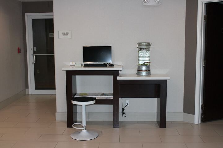 Business Center 115 of 120