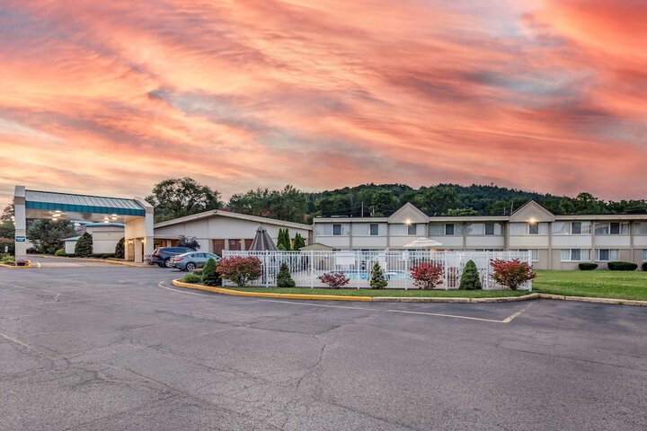 Hotel 4 of 80