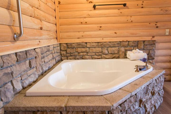 Coblentz Country Lodge by Amish Country Lodging