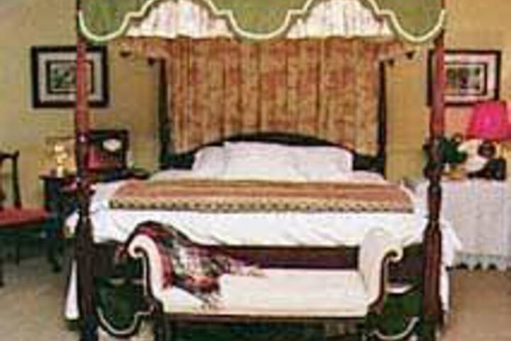 Longwood Country Inn