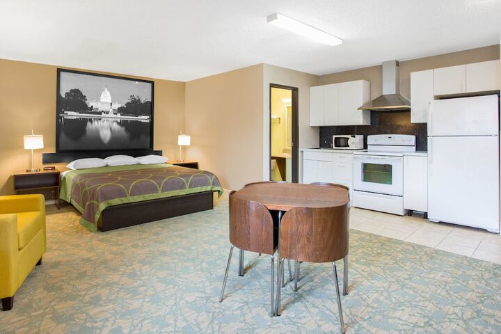 Room 10 of 14