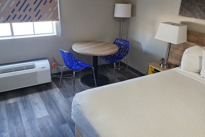 Room 46 of 143