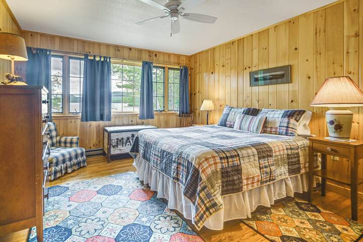 Lakefront Escape w / Deck & Kayaks in Lovell!