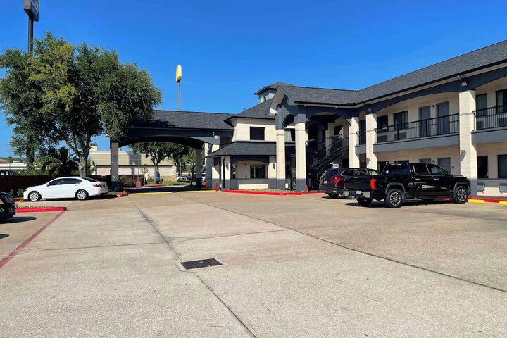 Days Inn by Wyndham Dickinson TX