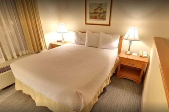 Room 51 of 77