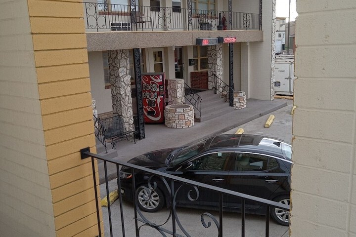 Hotel 6 of 81