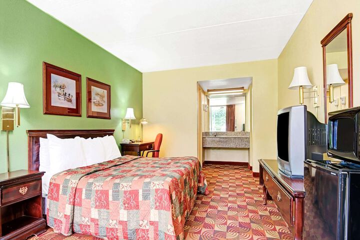 Room 5 of 18