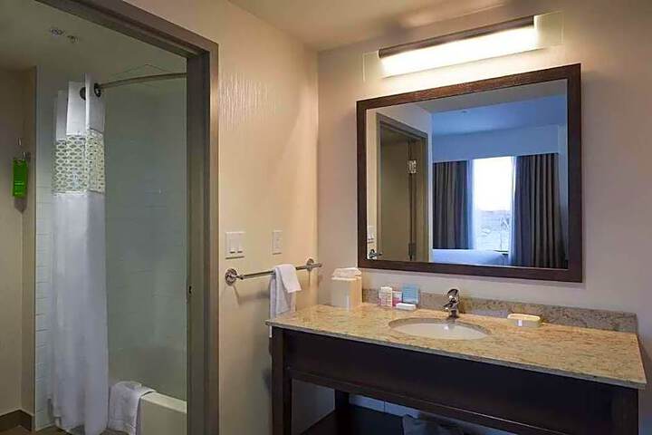 Hampton Inn and Suites Airdrie