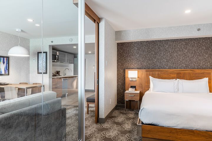 Ômage Hotel Montreal Laval, a Tribute Portfolio Hotel