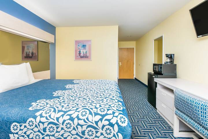 Room 4 of 18