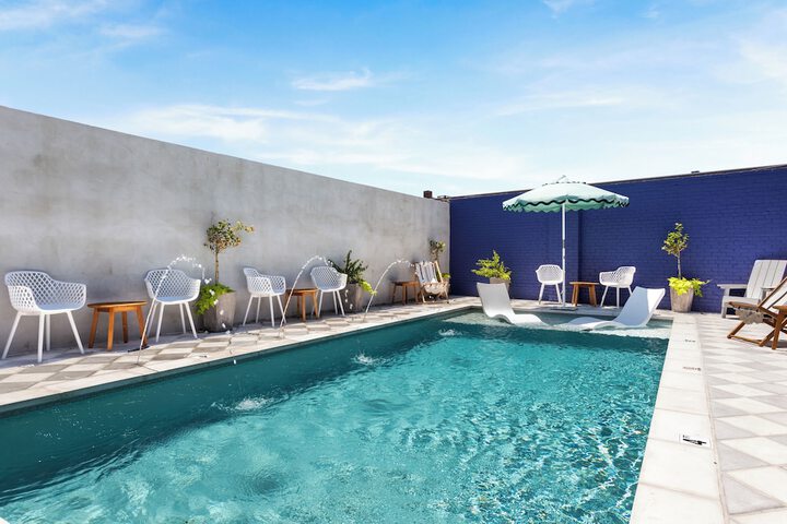 Pool 10 of 39