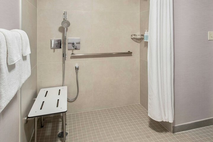 Courtyard by Marriott Newark Liberty International Airport