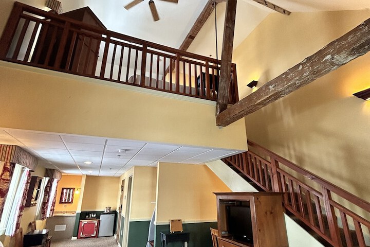 Room 215 of 260