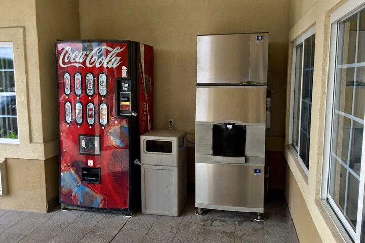 Days Inn & Suites by Wyndham Huntsville