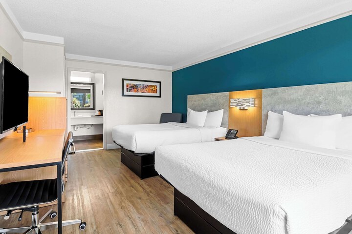 Room 14 of 37