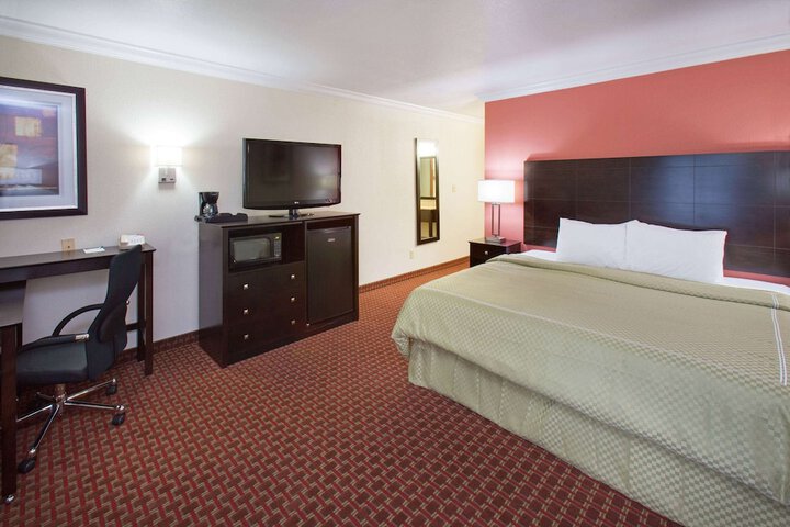 Room 12 of 34