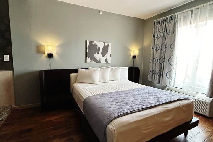 Room 16 of 27