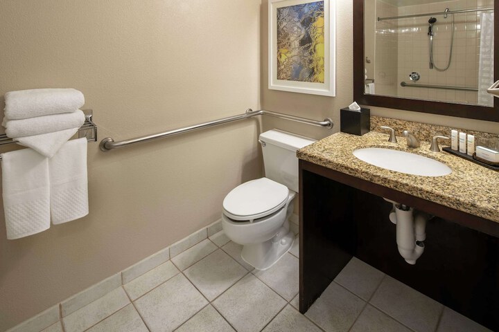 Embassy Suites by Hilton Seattle Tacoma International Airport