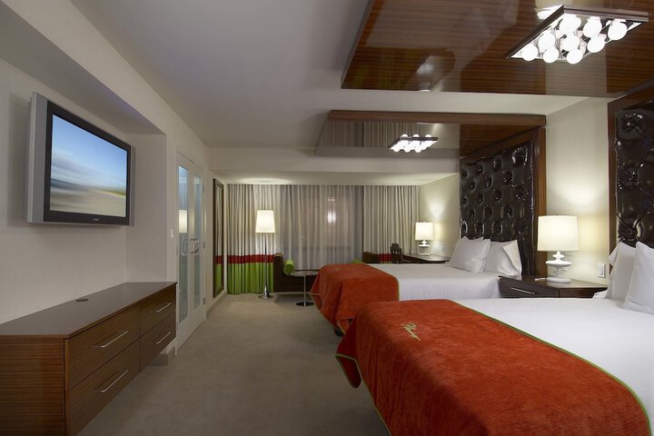 Room 52 of 122