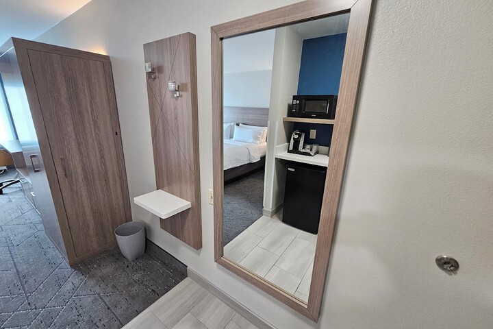 Room 40 of 61