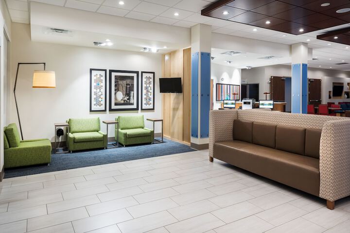 Holiday Inn Express & Suites St. Louis - Chesterfield by IHG