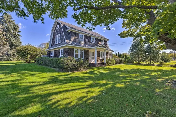 Near Wineries: Historic North Fork Farmhouse!